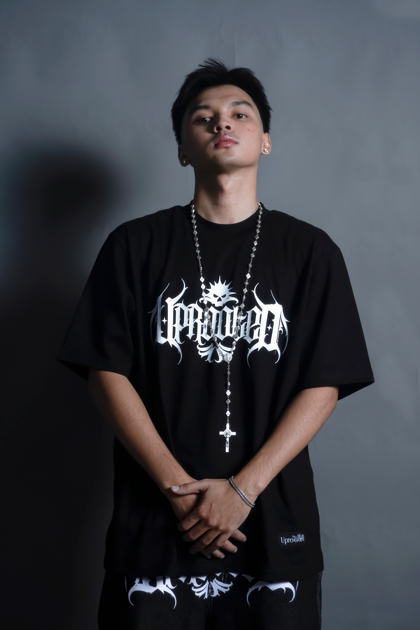 GOTHIC SCRIPT" OVERSIZED TEE IN BLACK